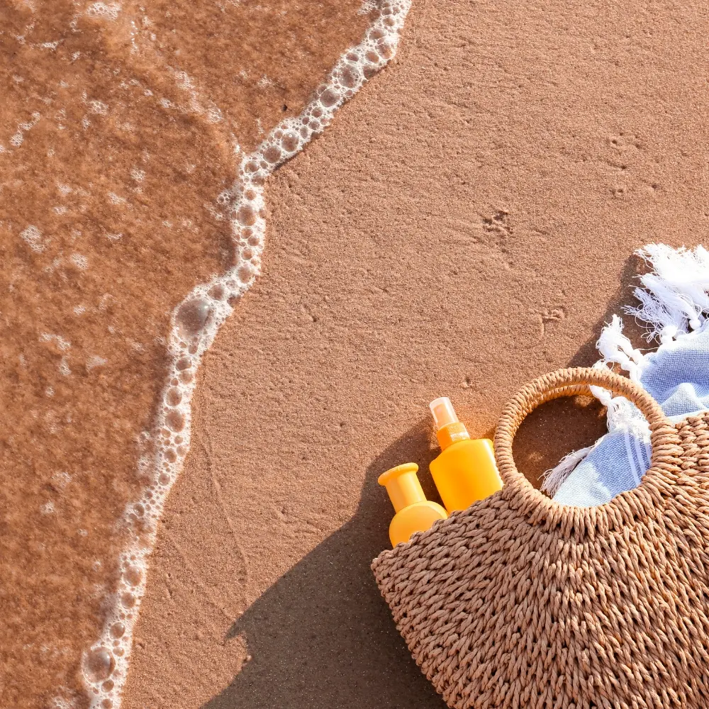 Pielęgnacja w podróży – jak zadbać o nawilżenie skóry w samolocie, hotelu i na plaży